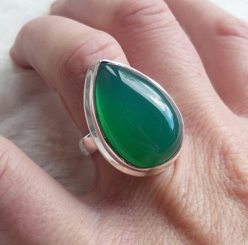 Zilveren ring gezet met druppelvorm groene Onyx maat 17.5 mm
